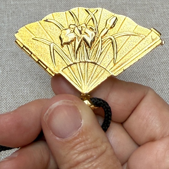 Vintage Celia Sebiri Gold Fan Locket Pendant Necklace on Cord - Picture 7 of 11